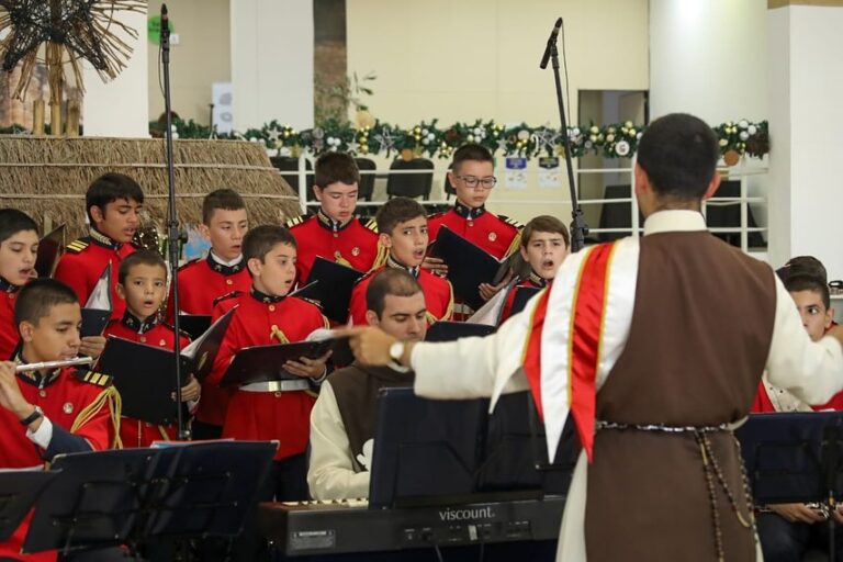 MAGIA NAVIDEÑA EN TURISTA RÓGA CON EL CORO DE LOS HERALDOS DEL EVANGELIO