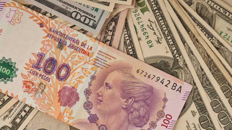 Baja el dólar para argentinos y crece expectativa por una mejor temporada en Uruguay