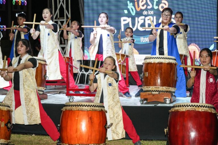 ENCARNACIÓN CELEBRA DIVERSIDAD CULTURAL EN LA FIESTA DE LOS PUEBLOS