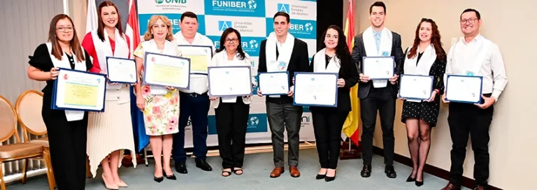 FUNIBER Paraguay  realiza la primera entrega de títulos