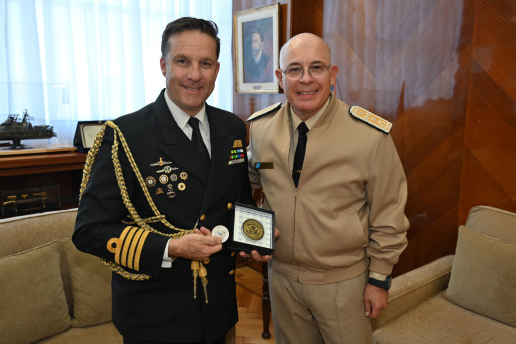 El Prefecto Nacional recibió al Agregado de Defensa de Uruguay El Prefecto Nacional recibió al Agregado de Defensa de Uruguay