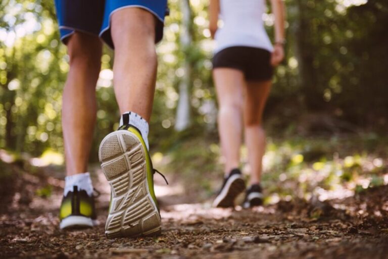Esenciales que no suelen mencionar para prevenir lesiones en el Camino de Santiago