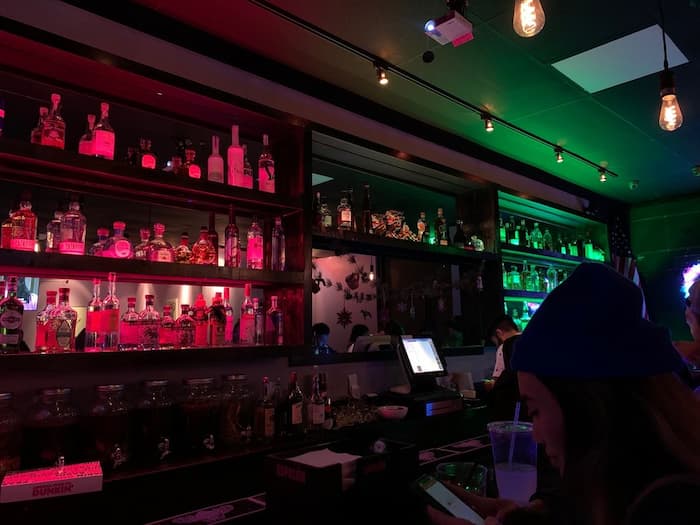 7 Imperdibles bares en Los Ángeles donde el ambiente lo es todo