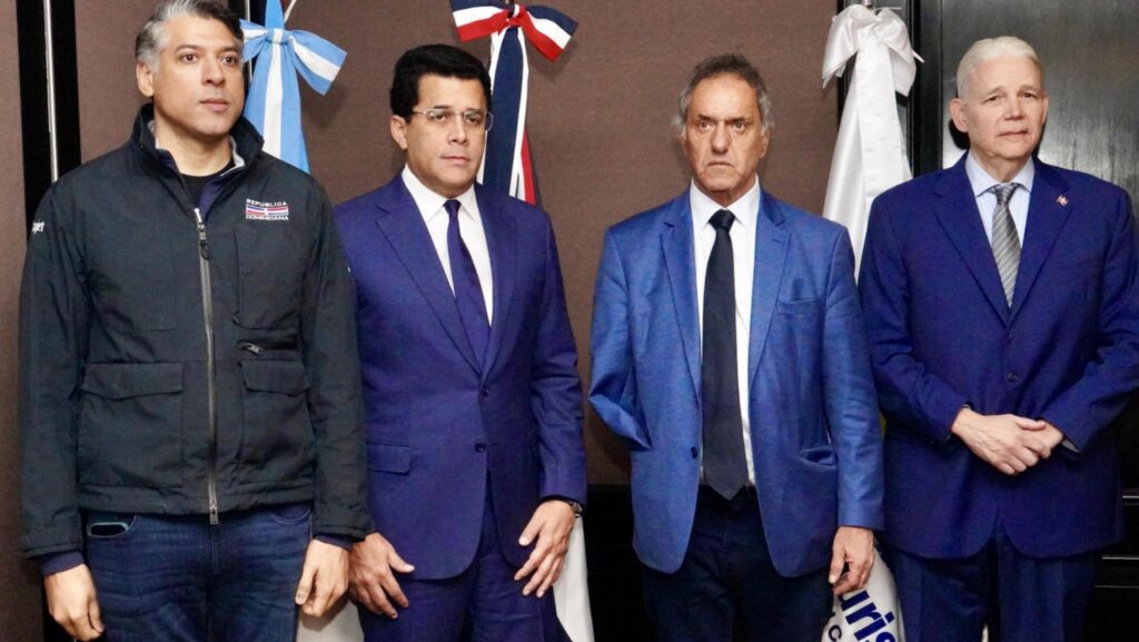 Turistas de China y República Dominicana podrán ingresar a la Argentina solo con visado estadounidense y sin costo alguno Turistas de China y República Dominicana podrán ingresar a la Argentina solo con visado estadounidense y sin costo alguno