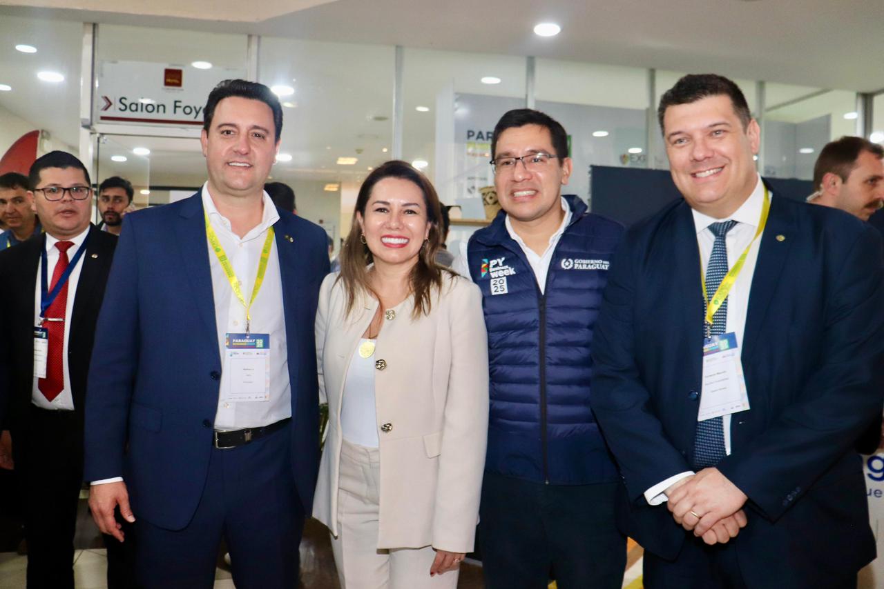 Carlos Massa, gobernador del Estado de Paraná (Brasil); Angie Duarte, ministra de Turismo; César Landy Torres, gobernador de Alto Paraná, y Fernando Macedo, director general de Cono Sur de Bourbon Hospitalidad.
