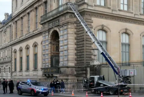 Prisión preventiva para los dos sospechosos del robo en el Louvre