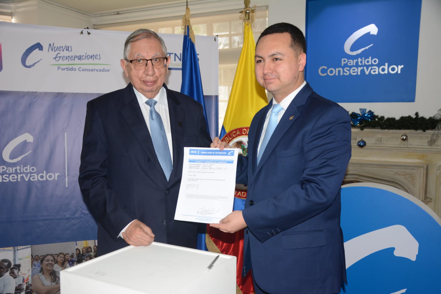 Coronel Carlos Alfonso Velásquez se inscribió como precandidato del Partido Conservador Colombiano Coronel Carlos Alfonso Velásquez se inscribió como precandidato del Partido Conservador Colombiano