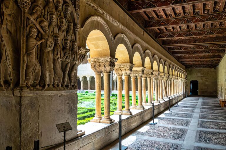 Monasterios medievales: historia, vida y legado