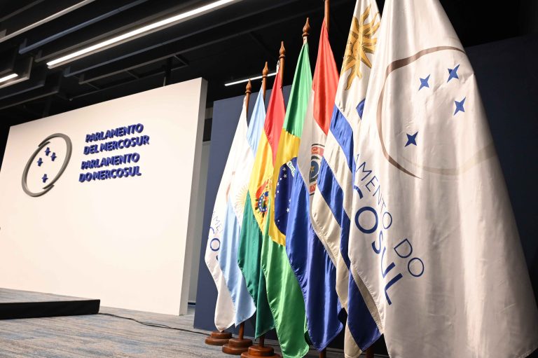 MERCOSUR en su semana decisiva: cinco movimientos oficiales, una agenda activa y un silencio institucional que ya pesa