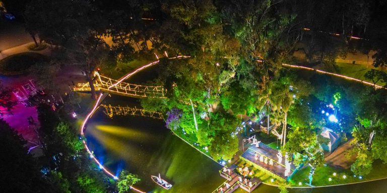 Passeio Público promove show de luzes e água durante as férias escolares