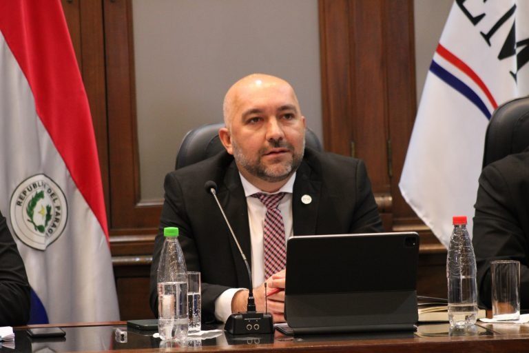 Advierten con sanciones a exdiputado por frenar la preliminar en caso «chats de Lalo»