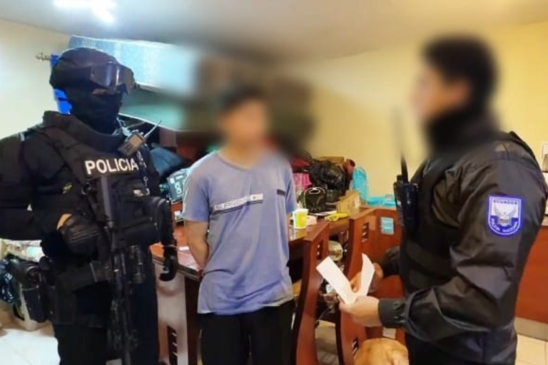 Agentes capturan a hombre por difusión de material de abuso infantil en Quito
