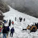 Al menos 14 desaparecidos tras una avalancha en el Himalaya