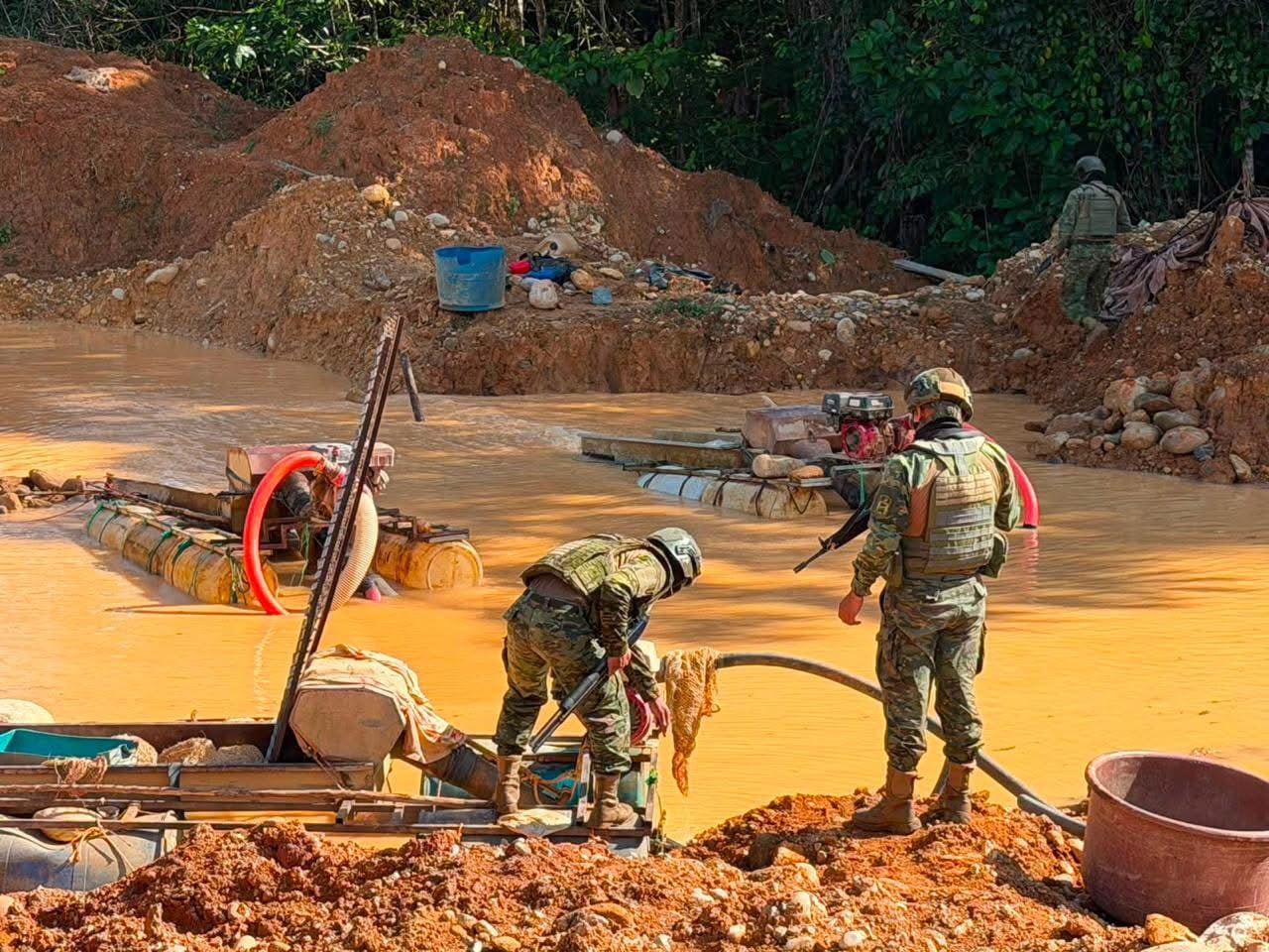 Alianzas transfronterizas vinculan corredores de cocaína de Colombia con redes criminales de Ecuador Alianzas transfronterizas vinculan corredores de cocaína de Colombia con redes criminales de Ecuador