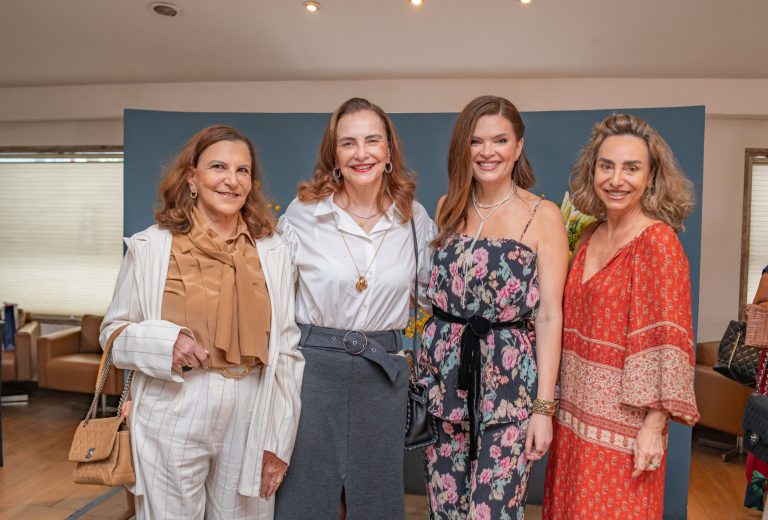 Andrea Pena ganha festa de aniversário de amigas e reúne chiques na Praia do Canto; veja fotos