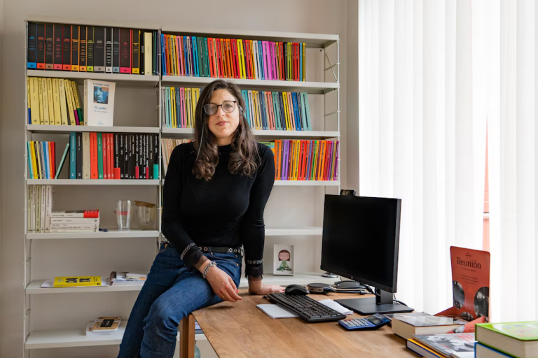 Argentina — Ariana Harwicz: la embajada argentina le exige a la Universidad de Granada que la desagravie por su exclusión de un festival literario