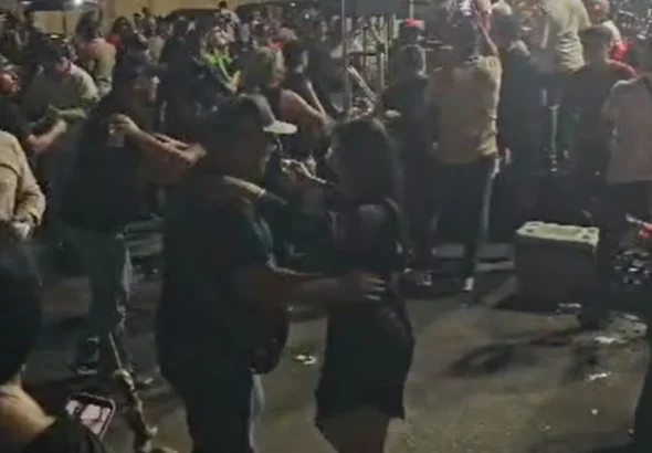 Así "farmean aura" los maracuchos! La Esquina de la tradición se encendió con raspacanilla, charrasca y mucho swing