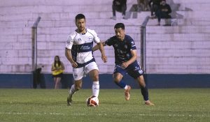 Atenas perdió en casa y quedó obligado a la épica