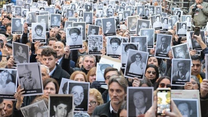 Atentado a la AMIA: la Justicia procesó a 8 altos mandos de Irán y el Líbano