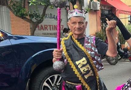 “Bartolito”, eterno integrante de la Comparsa Retro, fallece bailando durante el Corso de las Flores