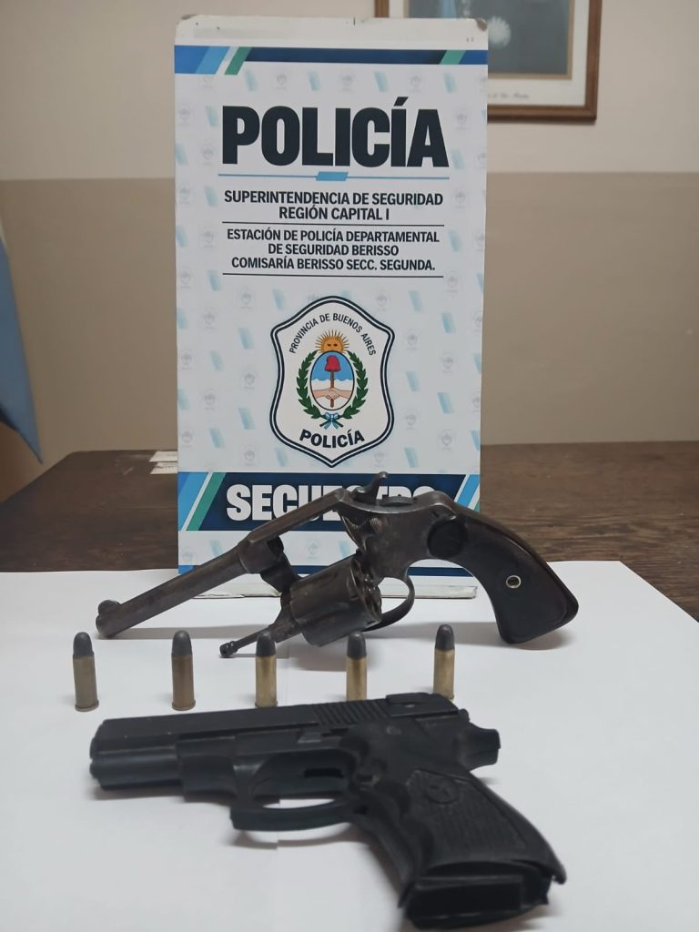 Berisso: detuvieron a dos hombres con un revólver y una moto buscada por la Justicia