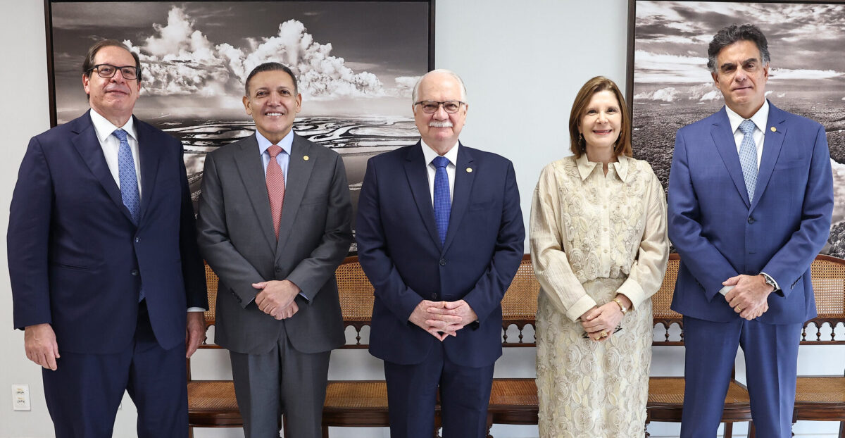 Brasil — Fachin reúne presidentes de tribunais superiores para discutir desafios comuns do Judiciário Brasil — Fachin reúne presidentes de tribunais superiores para discutir desafios comuns do Judiciário