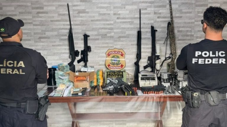 Brasil — PF apreende arsenal e mais de R$ 500 mil em apuração sobre CACs