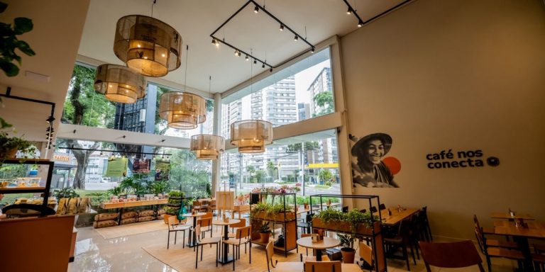 Café Cultura Bigorrilho ganha espaço dedicado à arte e recebe nova exposição em Curitiba