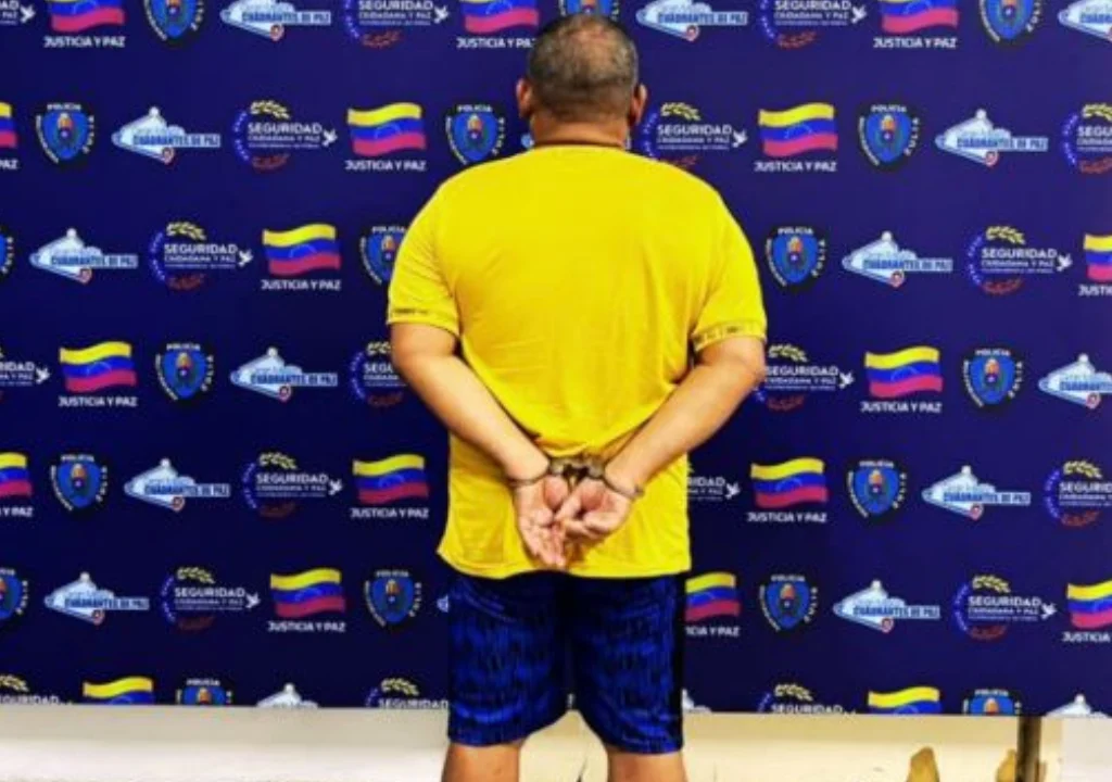 Capturan a sujeto de 58 años por acosar y amenazar a su nieta política en el sector los Haticos Capturan a sujeto de 58 años por acosar y amenazar a su nieta política en el sector los Haticos