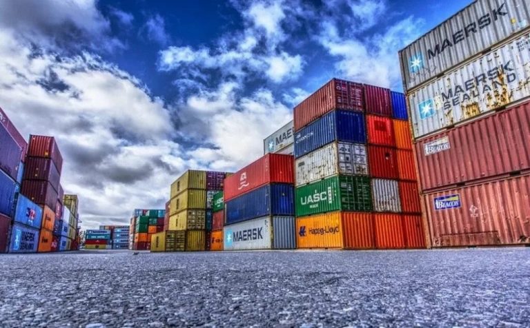 China golpea a Alemania y hunde sus exportaciones de coches y maquinaria:  el gigante asiático ya no vende solo productos baratos como ropa o juguetes