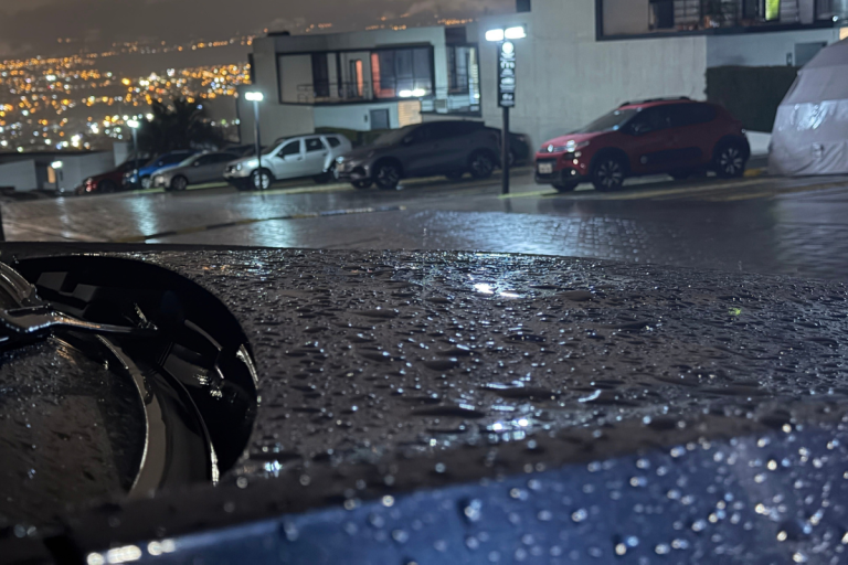 Ciudadanos reportan lluvias intensas en Quito y crecida de ríos en el país
