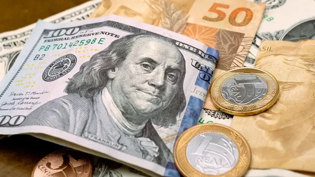 Com pessimismo externo, dólar sobe 0,47% e aproxima-se de R$ 5,20