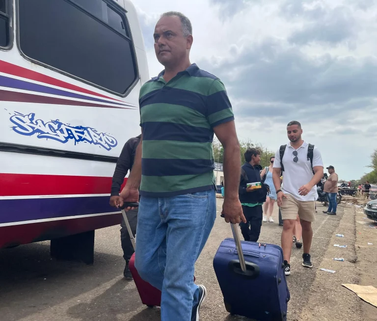 Comunidades wayuú mantienen cerrado el paso vehicular en la frontera colombo-venezolana por sexto día consecutivo