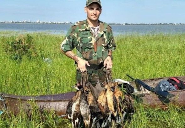 Denunciaron a un influencer por cacería ilegal de aves autóctonas en la laguna Setúbal