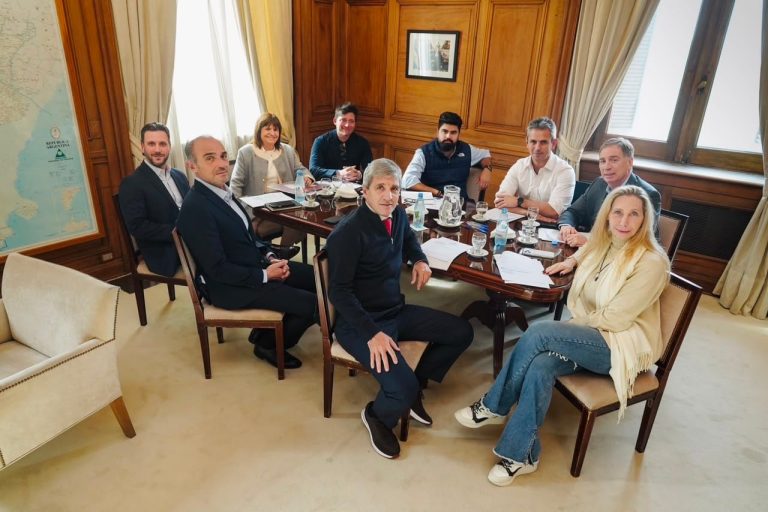 Después del duelo público y algún reproche puertas adentro, la Mesa Política alcanzó una tregua