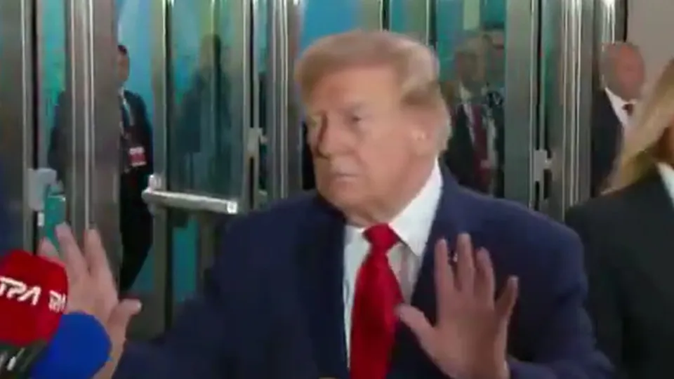 Donald Trump repreende repórter da CNN: “Não deveria estar aqui”
