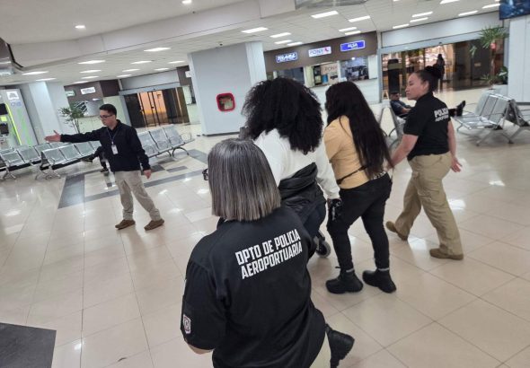 Dos congoleñas con pasaportes ajenos fueron aprehendidas en el aeropuerto Silvio Pettirossi