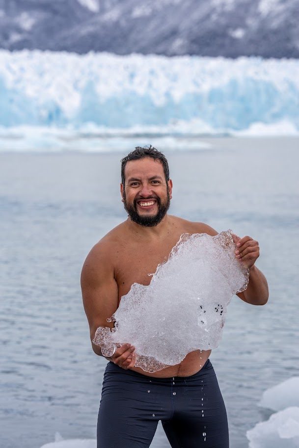 Ecuador — Conoce la historia del hombre que desafía las aguas heladas
