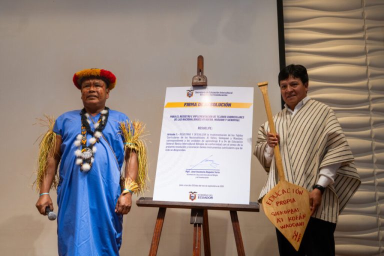 Ecuador — Más allá de las aulas, los abuelos y sabios enseñan a los niños en la Amazonía