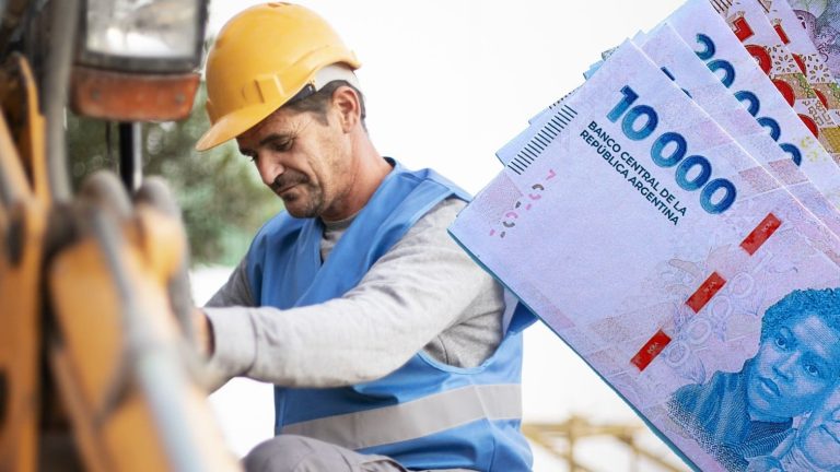 El banco de horas llega a más empresas: qué pasa con las “extras” que agrandan el sueldo