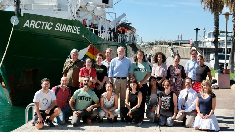 El juicio a activistas de Greenpeace arranca con peticiones de cinco años de cárcel por persona