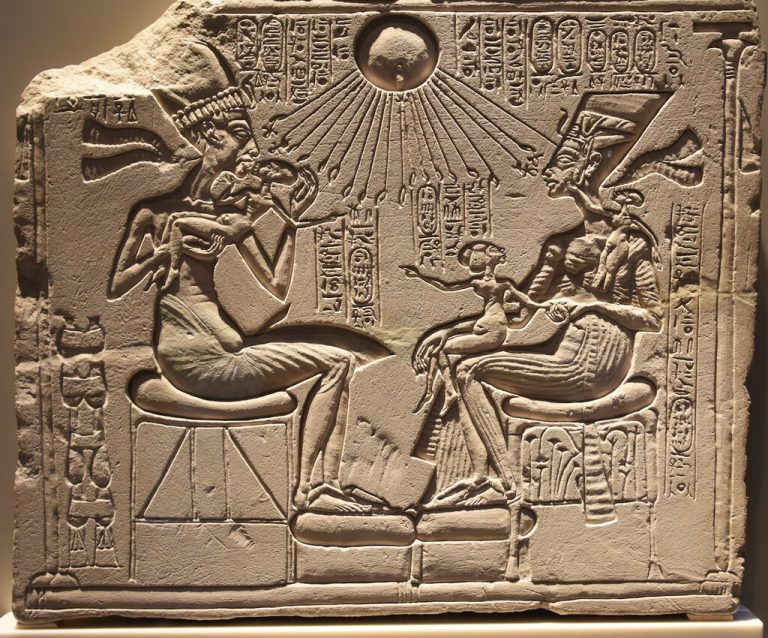 El paradero de la tumba de Nefertiti obsesiona a los arqueólogos desde hace un siglo. Una cámara oculta podría tener la respuesta