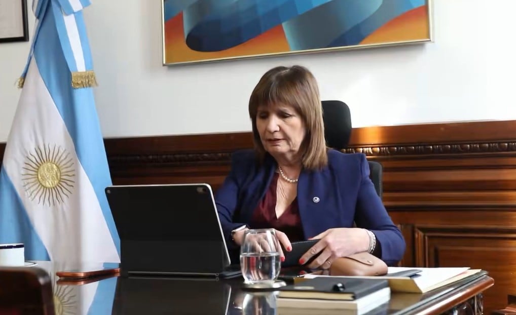 El provocativo gesto de Patricia Bullrich: tras criticar al Gobierno, se grabó cantando una canción de Lali Espósito