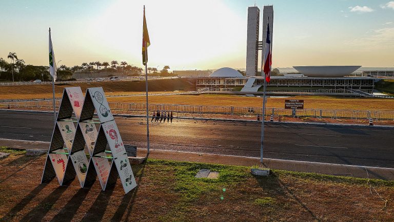 Eleições 2026: saiba como votar de forma consciente e bem informada