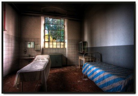 Entre el desamparo y el encierro: la respuesta oficial al dolor social