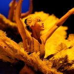 Espetáculo acrobático com grandes efeitos visuais chega a Curitiba em sessão única; conheça o MOMIX
