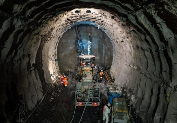 Europa está gastando miles de millones excavando los Alpes para conectar Italia y Francia. 10 años después, los Alpes van ganando por goleada