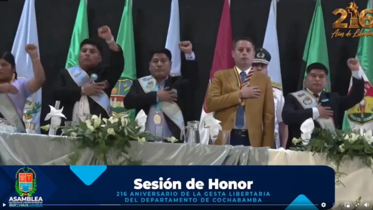 Falso: Editan una fotografía para mostrar a Edmand Lara levantando el puño en Cochabamba