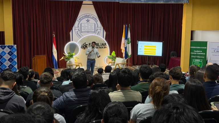 Familiar impulsa la educación financiera y el análisis económico con dos encuentros en Villarrica