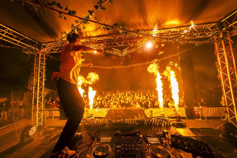 Filarmed y DJ Charles B presentarán en Medellín «Filartechno: A Classical Rave»